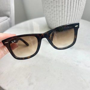 Ray Ban Wayfarer Tortoise Sunglasses